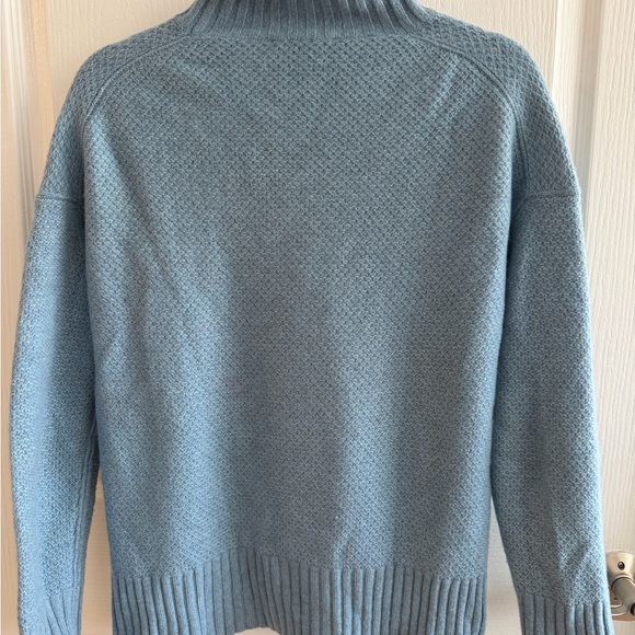 Everlane Blue Turtleneck Sweater Recashmere Stroopwafel Size Small - Picture 3 of 5